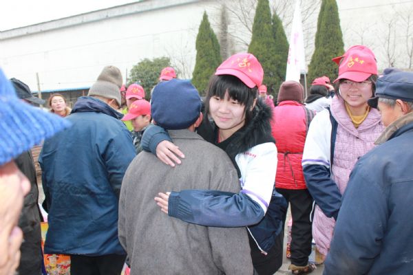 “學雷鋒，獻愛心”活動走進泰州市寺巷鎮(zhèn)敬老院