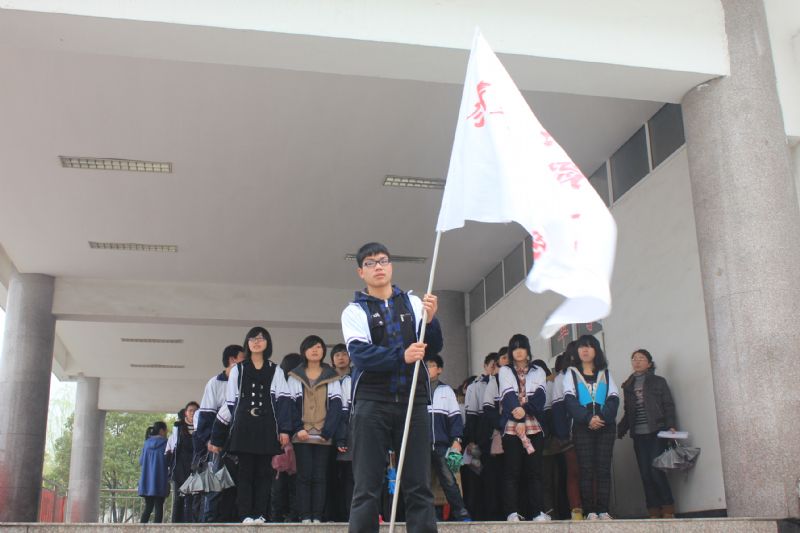 緬懷革命先烈，弘揚(yáng)民族精神—3月30日泰州實(shí)驗(yàn)中學(xué)清明節(jié)祭掃活動