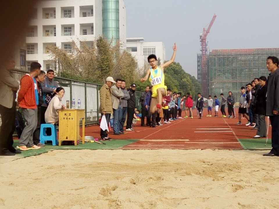 我校田徑健兒在第七屆市直學(xué)校田徑運(yùn)動(dòng)會(huì)中獲得佳績(jī)