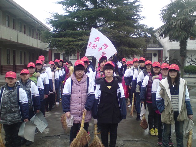 “學雷鋒，獻愛心”活動走進泰州市寺巷鎮(zhèn)敬老院