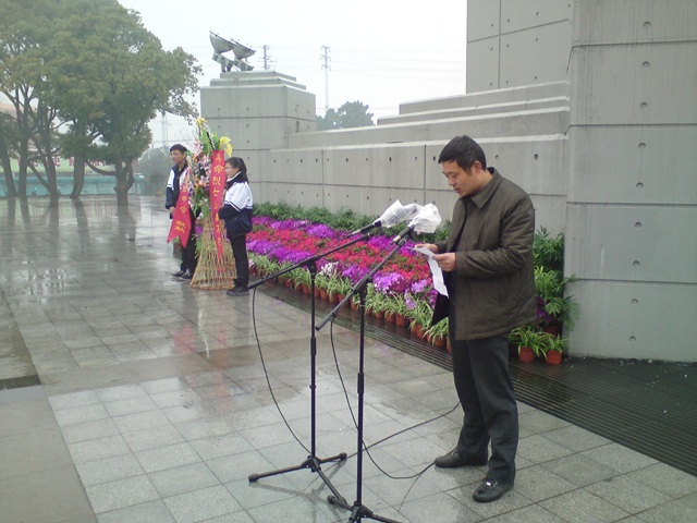 緬懷革命先烈，弘揚(yáng)民族精神—3月30日泰州實(shí)驗(yàn)中學(xué)清明節(jié)祭掃活動